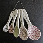 measuring spoons.